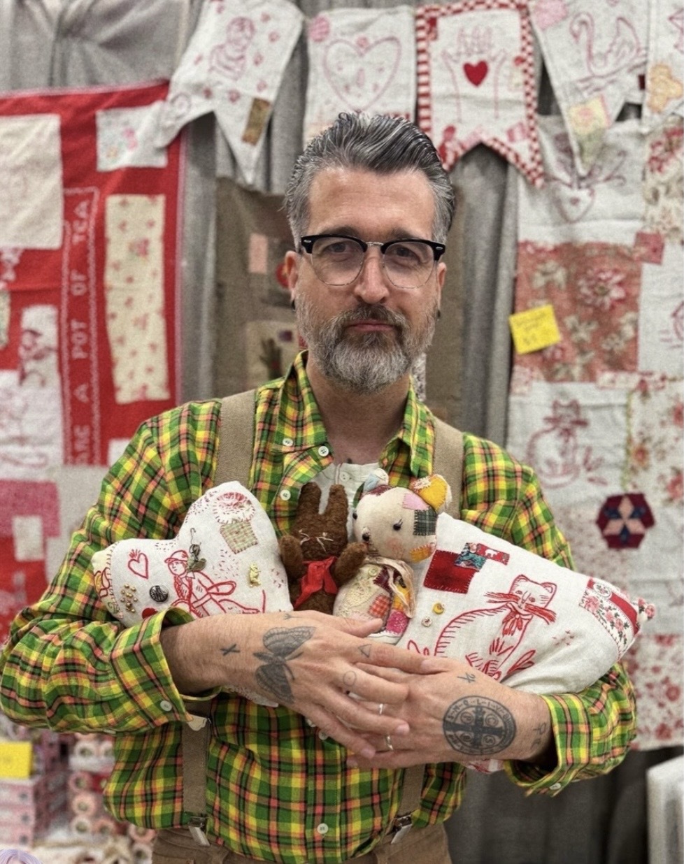 Aitor Saraiba at work on his embroidery